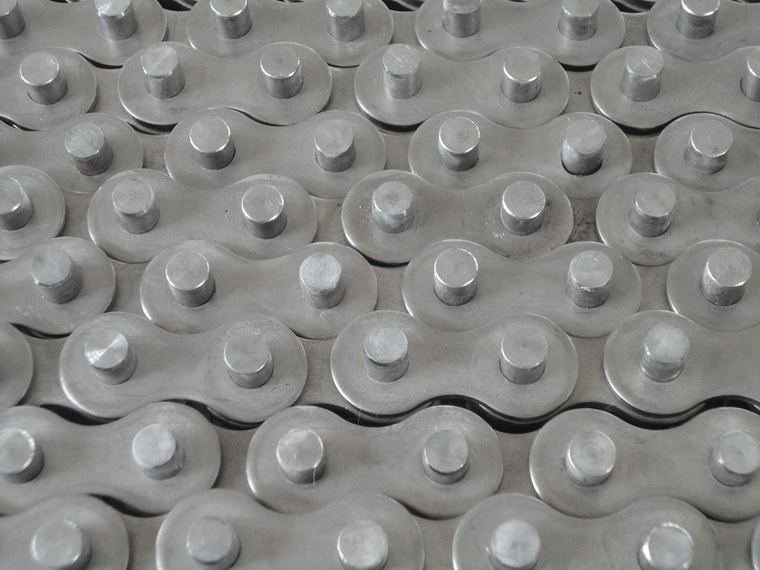 Titanium roller chains